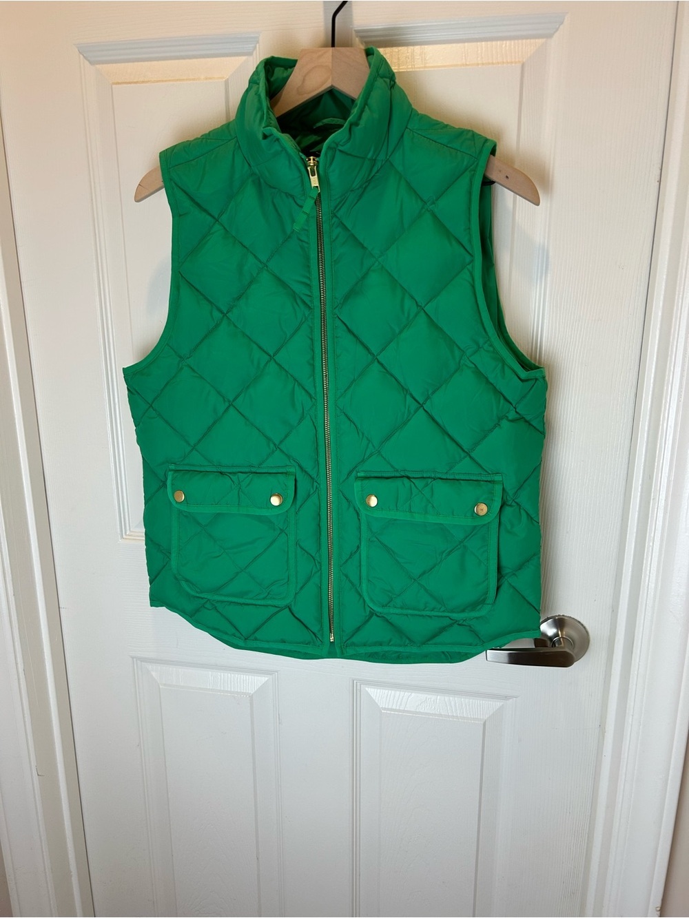 NWT J. CREW WOMENS QUILTED DOWN EXCURSION VEST MEDIUM